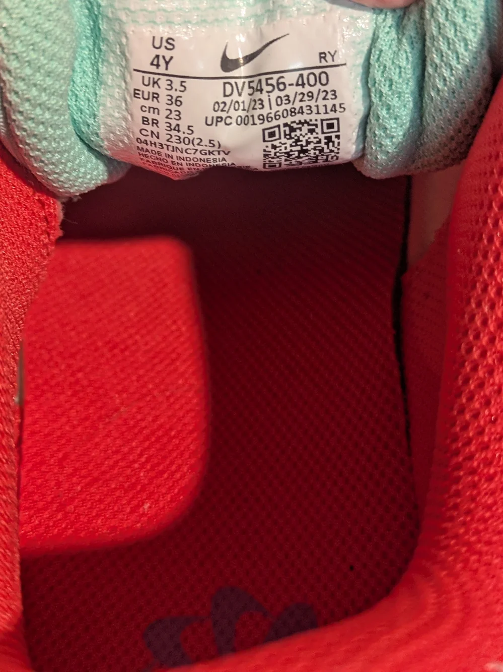 Nike traction overlays lavender